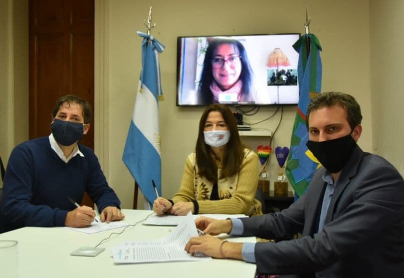 Firma de convenio entre el Ministerio de las Mujeres, Políticas de Género y Diversidad Sexual, Provincia Seguros y la Fundación Banco Provincia